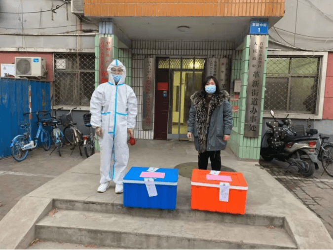大红鹰dhy向新華區抗疫一線工作者送愛心晚餐2021